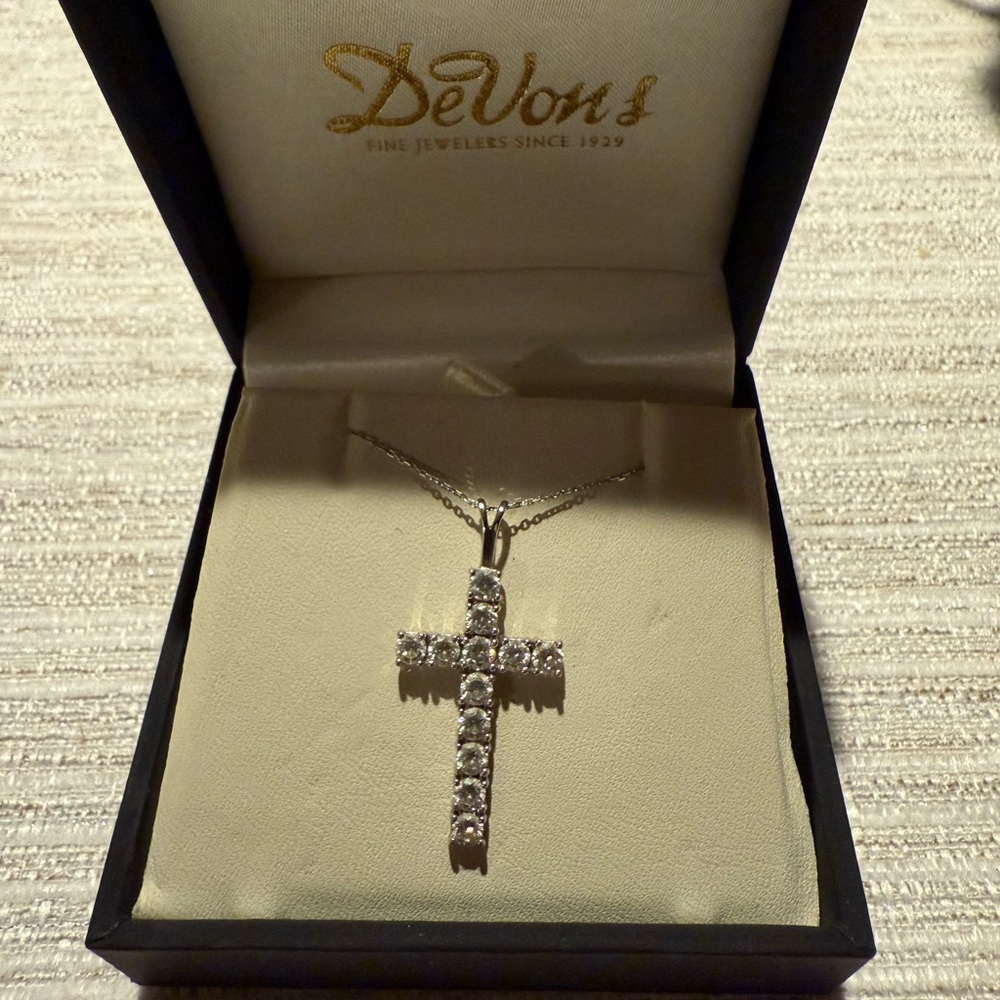 10k white gold necklace with lab grown cross pendant